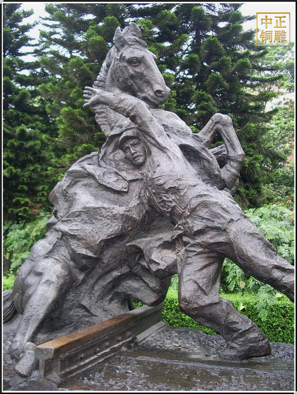 廣場(chǎng)公園現(xiàn)代人物銅雕塑.jpg