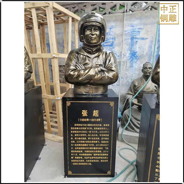 張超人物銅雕塑.jpg